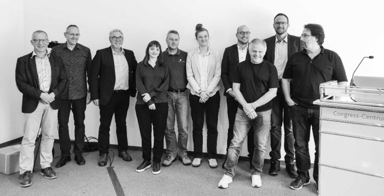 COOPHYA Holzrad Wanddekoration - Rustikales Wagenrad Im Vintage Stil Für Wohnzimmer & Garten